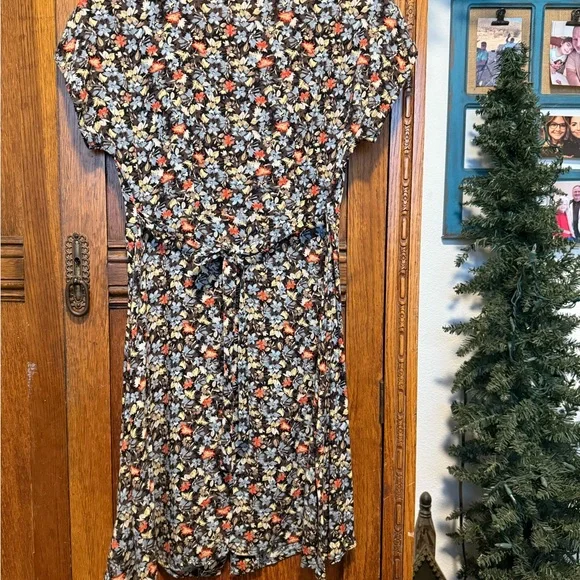 Ten Sixty Sherman Black Floral Midi Dress - Picture 4 of 10